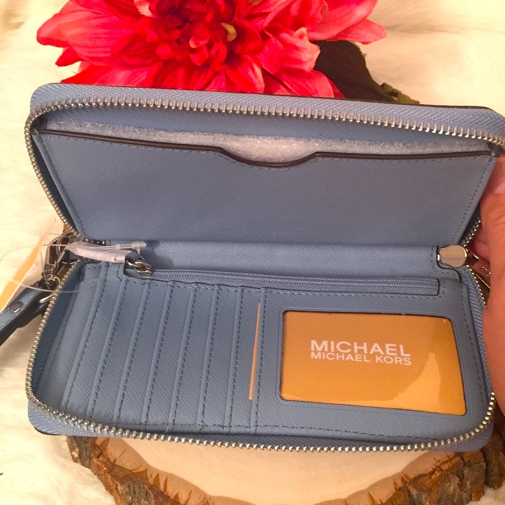 MICHAEL KORS WALLET WRISTLET - Picture 3 of 7